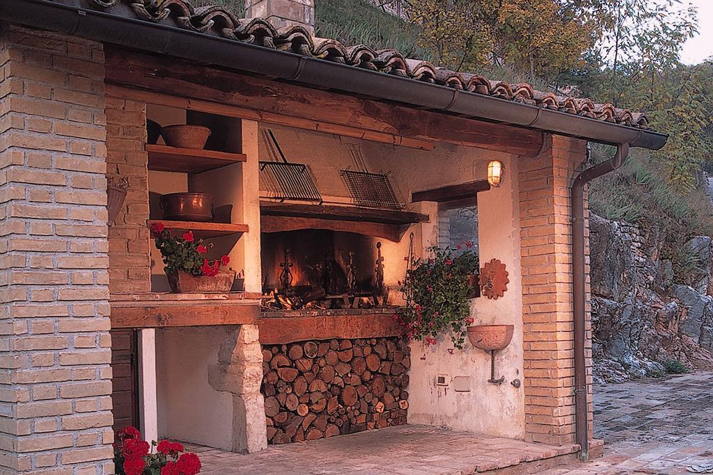 Residence Menotre Rasiglia Exterior photo